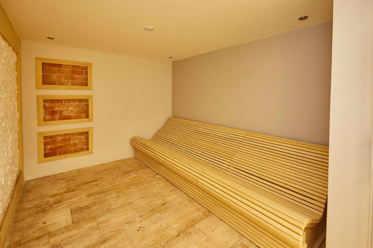 A Hoteli - Hotel Park Vrnjačka Banja Exterior foto A modern steam room